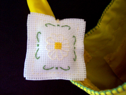 The bag charm - - - x stitched etc. daisy